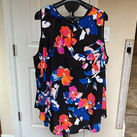 Vince Camuto Cold Shoulder Top - Picture 5 of 7